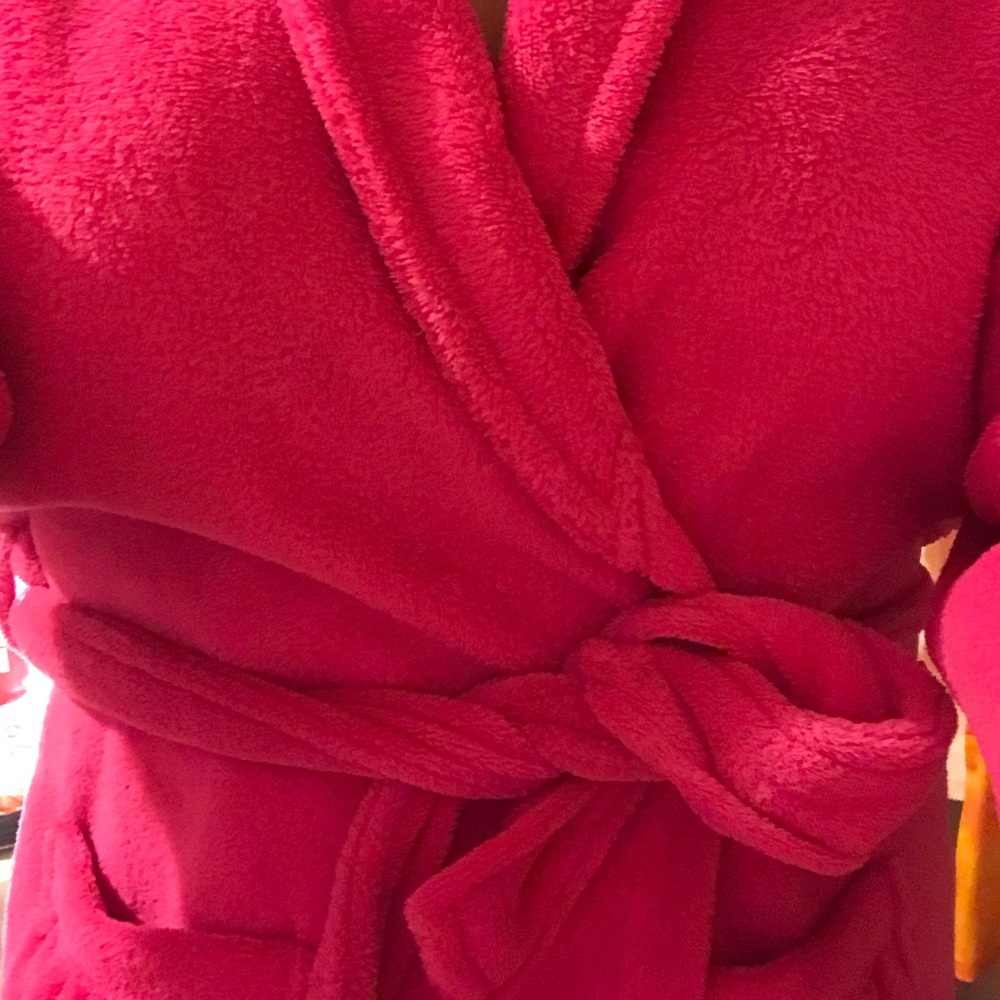 Robe - Picture 3 of 5